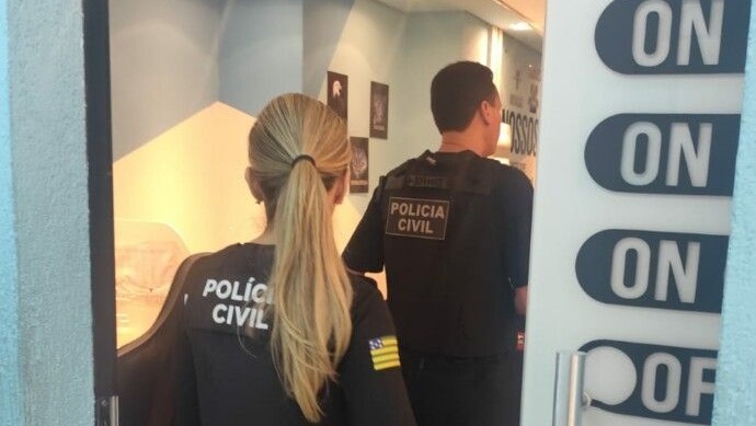 Polícia prende dono de empresa de marketing digital por estelionato, em Aparecida