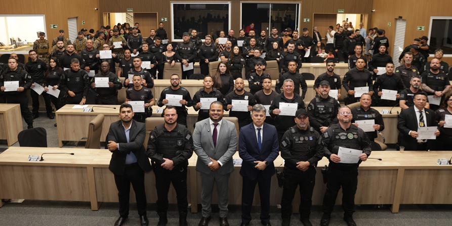 177 servidores da Polícia Penal são homenageados na Câmara de Aparecida