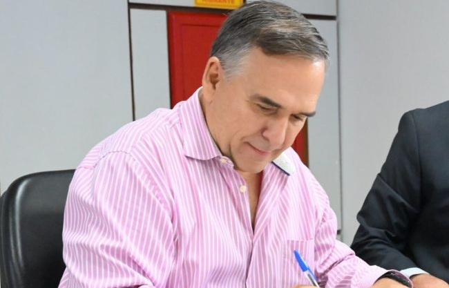 Mabel sanciona reajuste dos professores e garante bônus para os administrativos da Educação