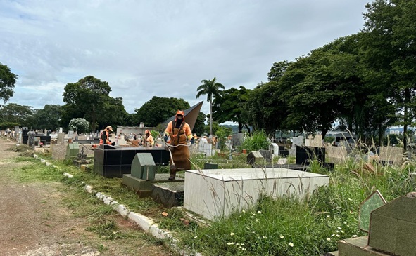 Proprietários de jazigos em estado de abandono são notificados pela Prefeitura