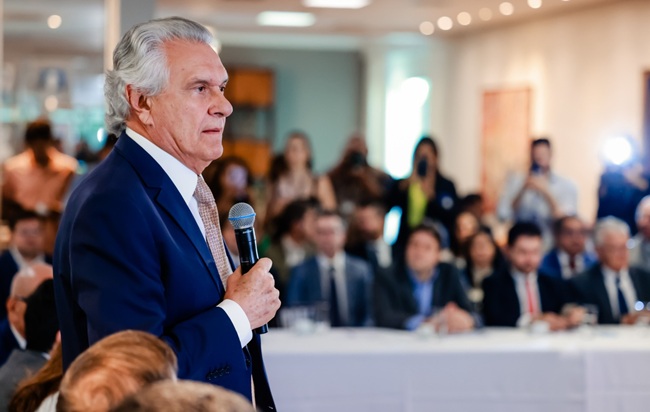 Caiado anuncia medidas em auxílio a empresas afetadas pelo tarifaço de Trump