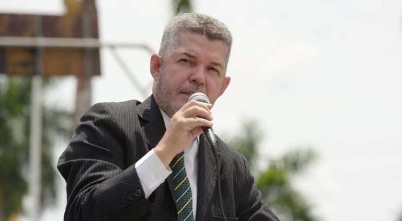 Delegado Waldir se posiciona contra candidaturas múltiplas ao Senado, em 2026