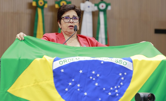 “Não é ser patriotário não. Eu não defendo os EUA nem aqui e nem lugar algum”, diz Bia de Lima