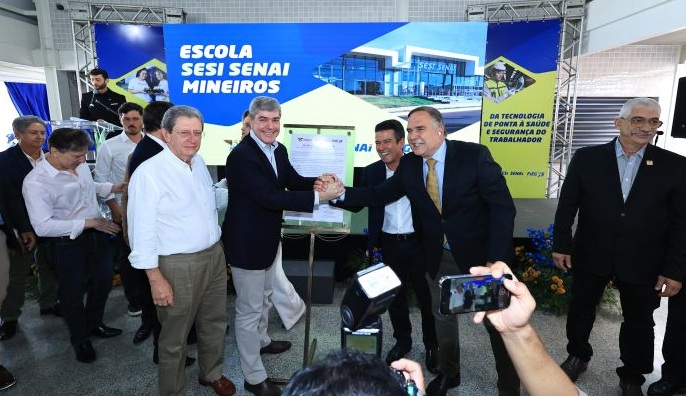 Mabel inaugura Escola Sesi Senai de Mineiros e recebe título de cidadão mineirense