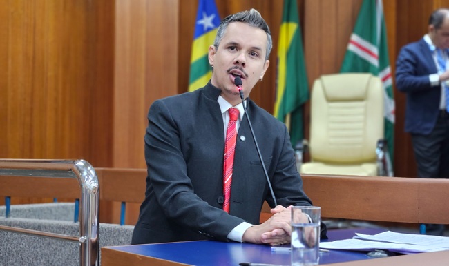 “Me parece que a base se movimenta apenas em busca de cargos”, diz Fabrício Rosa sobre CEI