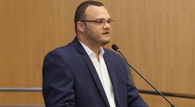 Lucas Alves pede exoneração e deixa o gabinete de vereador em Aparecida