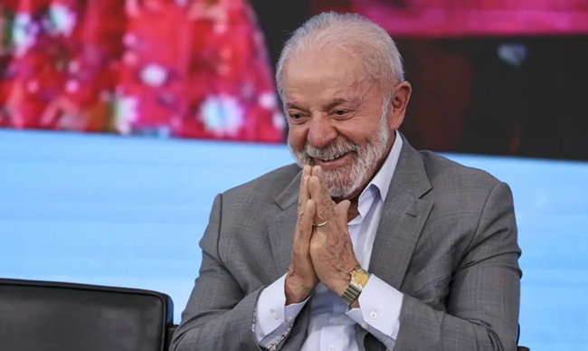 Lula diz que Brasil não é republiqueta e descarta desafiar os EUA