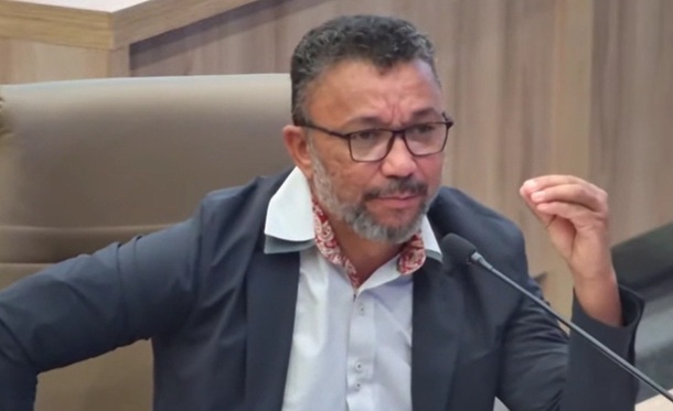 Vereador diz que toda semana o Jardim Tiradentes fede “bosta” durante reunião com representantes da BRK