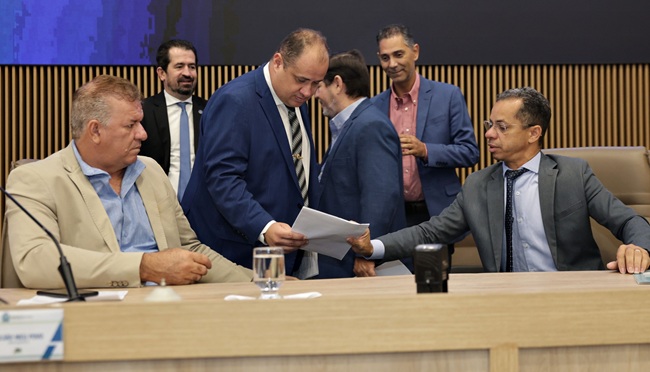 Vereadores de Aparecida mantêm vetos do prefeito a 8 projetos