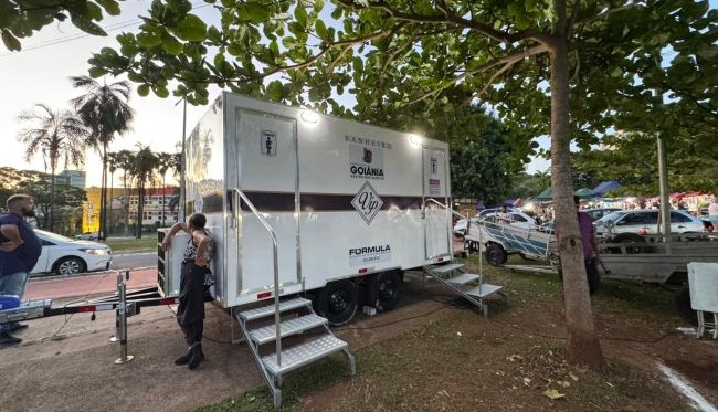 Prefeitura disponibiliza banheiros climatizados na feira da Praça Universitária