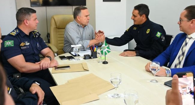 Mabel firma termo de cooperação com a PRF visando enfrentamento ao crime em Goiânia