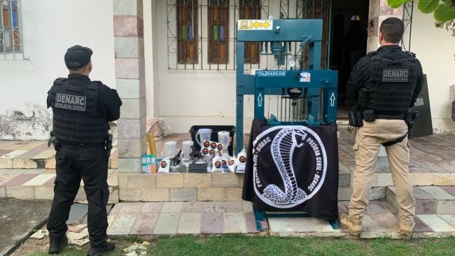 Polícia de Goiás apreende 300 kg de drogas e desmonta laboratório na Bahia