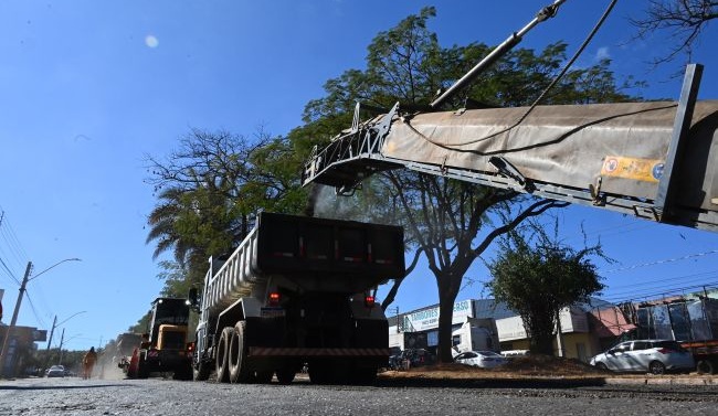 Gestão Sandro Mabel revitaliza mais de 90 km de asfalto em 2025