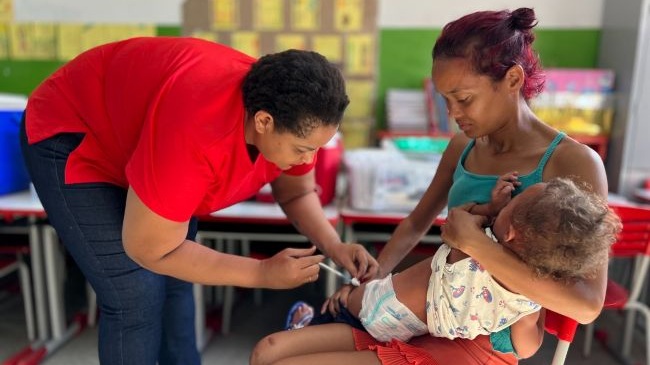 Prefeitura inova em estratégia e amplia cobertura vacinal em Goiânia