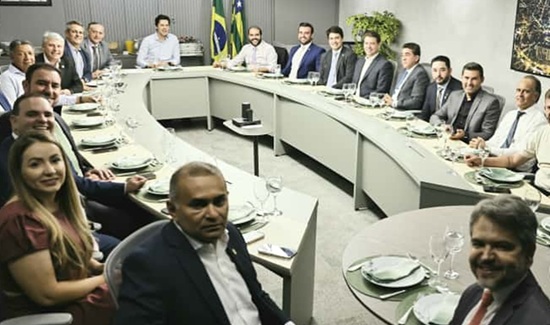 Em clima de aproximação, Daniel Vilela se reúne com 25 vereadores de Goiânia