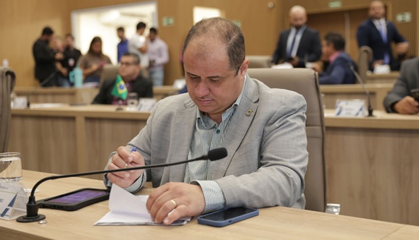 Neto Gomes renuncia de participação nas Comissões da Câmara de Aparecida