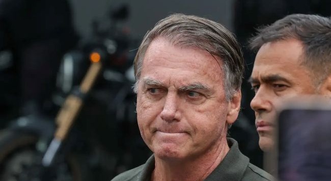 Moraes cita “eventual tentativa de fuga” para justificar prisão de Bolsonaro