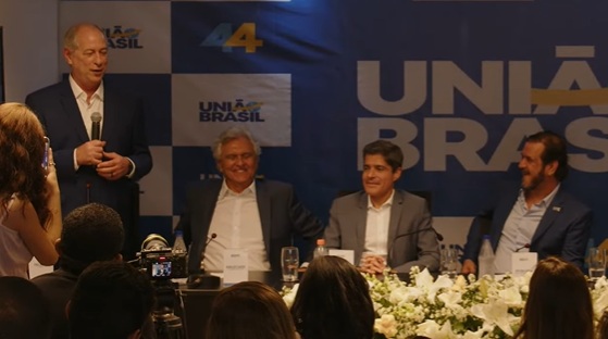 Filiado ao PSDB de Marconi, Ciro Gomes tece elogios a Caiado