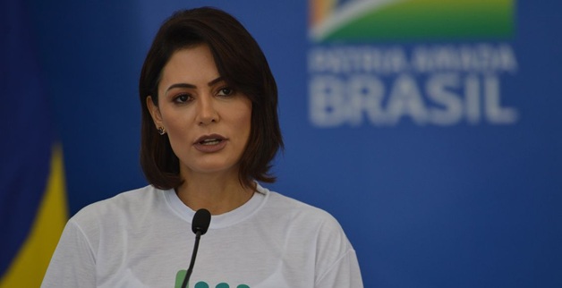 Após a prisão de Bolsonaro, homenagem a Michelle na Câmara de Aparecida é adiada