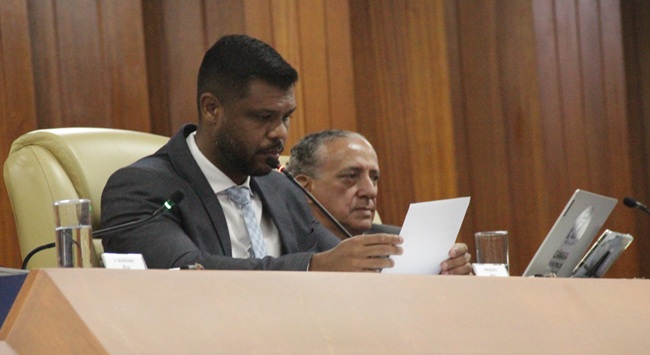 Romário Policarpo recomenda revisão da LOA para não prejudicar emendas e duodécimo