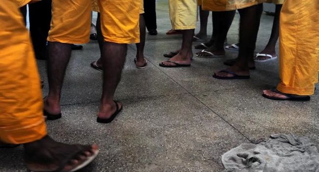 Lula assina indulto natalino e exclui condenados por crimes contra a democracia