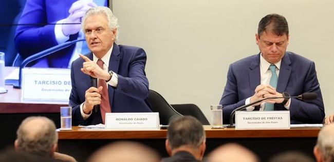 “Meus policiais não usam câmeras; faccionado não tem visita íntima”, diz Caiado ao criticar PEC da Segurança