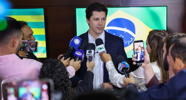 Daniel Vilela critica a postura de Marconi ao tentar associar sua imagem a de Iris Rezende