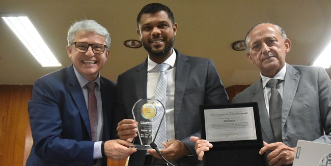 Romário Policarpo recebe certificado do Selo Ouro em Transparência da Atricon