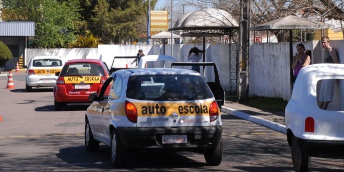 Resolução que retira exigência de autoescola para CNH é aprovada