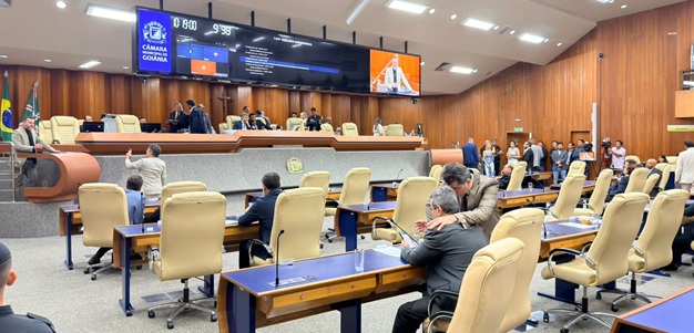 Câmara de Goiânia aprova garantia de autonomia financeira para escolas municipais