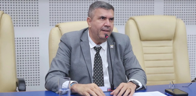 Michelle Bolsonaro disse que Professor Alcides não fica no PL, afirma Coronel Urzêda