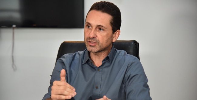 Prefeito Vilela critica ex-governador por promessas repetidas sobre prédio da Câmara