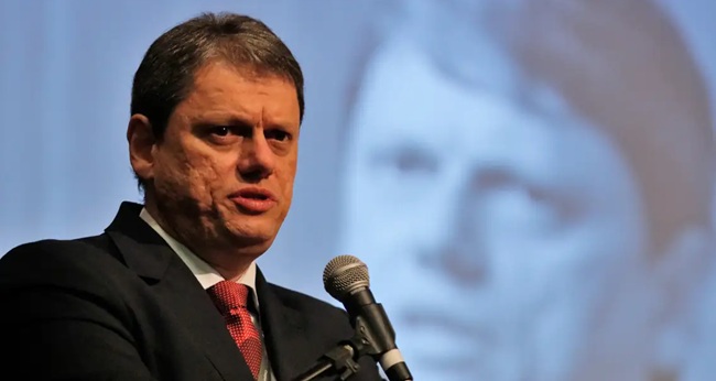 “O presidente elogiou o Caiado para mim”, diz Tarcísio após encontro com Bolsonaro "O presidente elogiou o Caiado para mim", diz Tarcísio após encontro com Bolsonaro