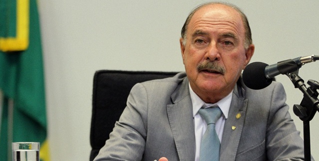 Zacharias Calil defende exame nacional para avaliar capacidade de novos médicos Zacharias Calil defende exame nacional para avaliar capacidade de novos médicos