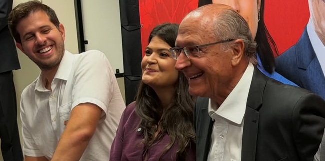 Em Goiânia, Alckmin diz ter a tarefa de “combater privilégio” e o “mau uso do dinheiro público” Em Goiânia, Alckmin diz ter a tarefa de "combater privilégio" e o "mau uso do dinheiro público"