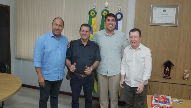 Encontro reforça base de prefeitos em apoio à reeleição de Vanderlan Cardoso
