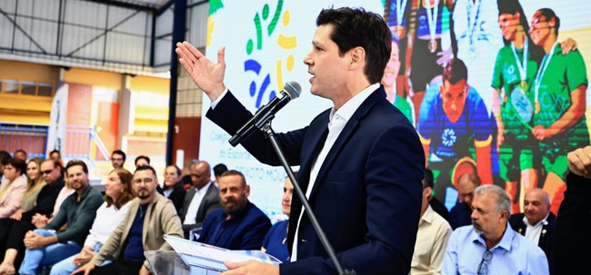 Daniel Vilela inaugura colégio em tempo integral com investimento superior a R$ 6 milhões Daniel Vilela inaugura colégio em tempo integral com investimento superior a R$ 6 milhões