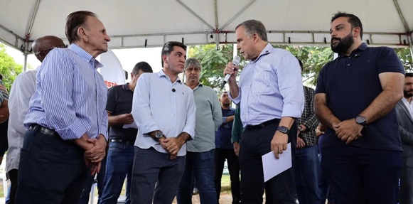 Após desavenças, vereadores Cabo Senna e Geverson Abel se reaproximam de Mabel Após desavenças, vereadores Cabo Senna e Geverson Abel se reaproximam de Mabel