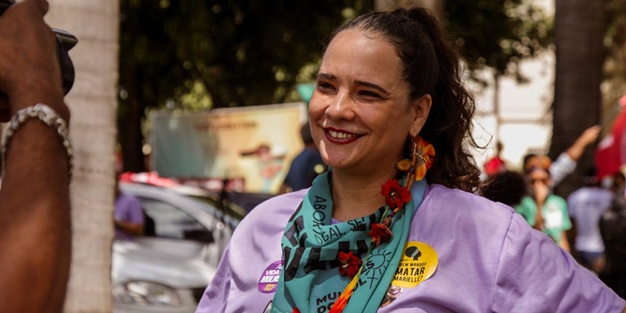 Eleições 2026: Cíntia Dias mira apoio do PT para disputar o Governo de Goiás Eleições 2026: Cíntia Dias mira apoio do PT para disputar o Governo de Goiás