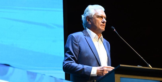 Caiado anuncia reajuste salarial de 5,4% para professores Caiado anuncia reajuste salarial de 5,4% para professores