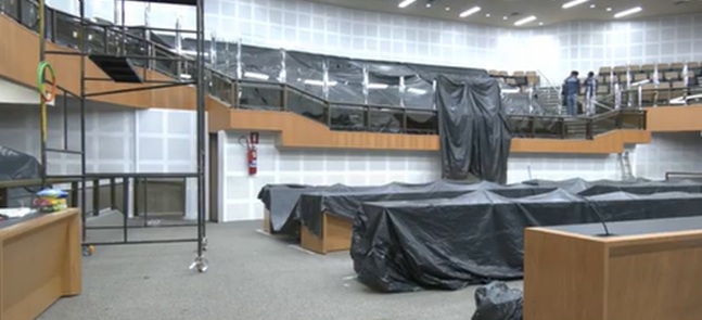 Plenário da Câmara de Goiânia passa por reforma e sessões serão retomadas após o Carnaval Plenário da Câmara de Goiânia passa por reforma e sessões serão retomadas após o Carnaval