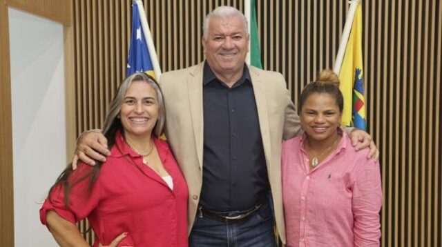 Presidente da Câmara de Aparecida recebe vereadoras de Abadia de Goiás em visita institucional