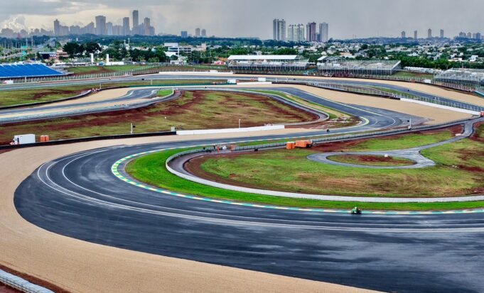 MotoGP em Goiânia: o que vai rolar na Arena Goiás e como fica o trânsito Arena Goiás recebe público com programação e transmissão do MotoGP na Praça Cívica em Goiânia
