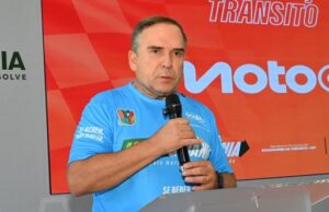 "Os que reclamam são os bezerros desmamados", diz prefeito Mabel sobre críticas de opositores