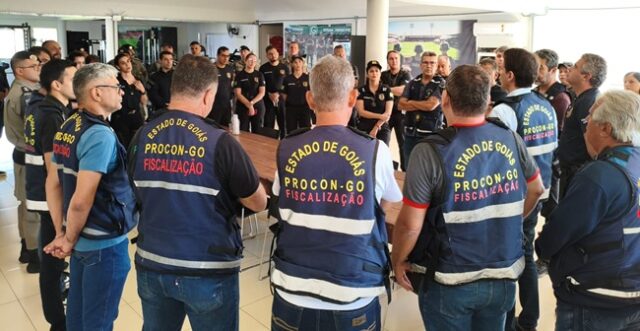 Após alta no preço do diesel, Procon Goiás autua quatro distribuidoras de combustíveis Após alta no preço do diesel, Procon Goiás autua quatro distribuidoras de combustíveis