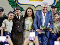 Caiado e Gracinha anunciam investimento de R$ 75 milhões do Bolsa Uniforme para alunos de Colégios Militares