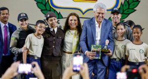 Caiado e Gracinha anunciam investimento de R$ 75 milhões do Bolsa Uniforme para alunos de Colégios Militares