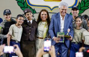 Caiado e Gracinha anunciam investimento de R$ 75 milhões do Bolsa Uniforme para alunos de Colégios Militares