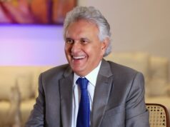 Caiado sanciona lei que concede 5,4% de reajuste aos professores da rede pública estadual