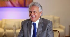 Caiado sanciona lei que concede 5,4% de reajuste aos professores da rede pública estadual
